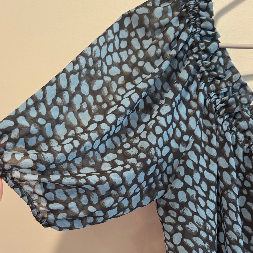 Moda International Black And Blue Patterned Top View 4